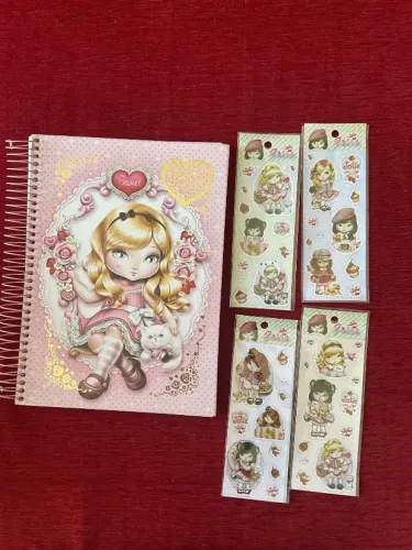 Caderno usado da Jolie
