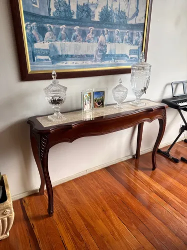 Vendo conjunto de aparador e mesa de canto, juntos ou separados.