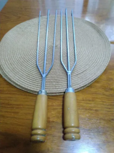 ESPETO TRIDENTE PARA CHURRASCO C/CABO EM MADEIRA MARCA BAT FORT 55 CM