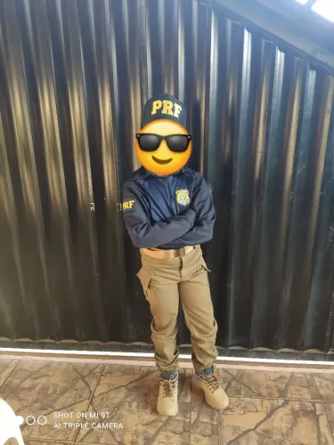 Fardamento infantil da PRF para desfile