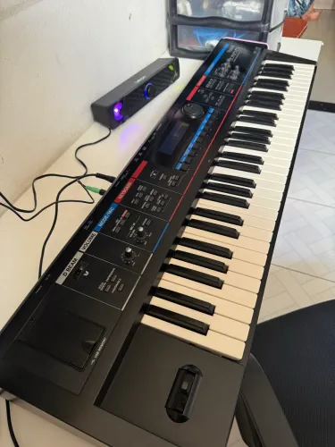 Teclado Roland Juno-di