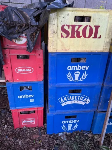 Vendo garrafas de cerveja e refrigerante 
