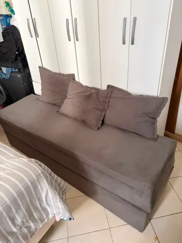 Sofá cama com 3 almofadas