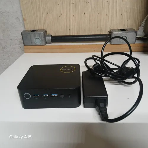 Vendo esse mínimo PC da LIVA não ta funcionando ate acende a luz do Power mais não liga