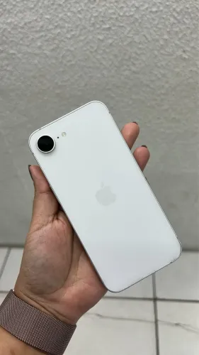 iPhone 16 e
