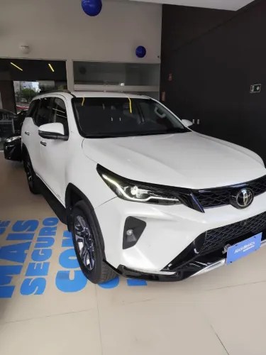 Toyota Hilux SW4 SRX Plat. 4X4 2.8 TB Die. Aut. 2024