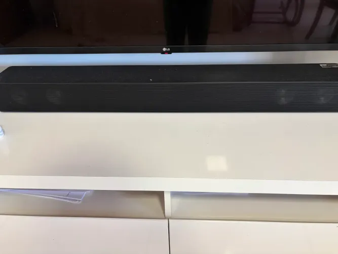 soundbar LG High Power Sound Bar SNH5 com subwoofer sem fio.