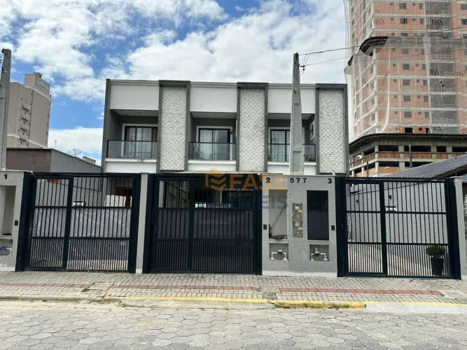 Sobrado c/ 2 suítes à 700m do mar, 128 m² por R$ 845.000 - Morretes - Itapema/SC