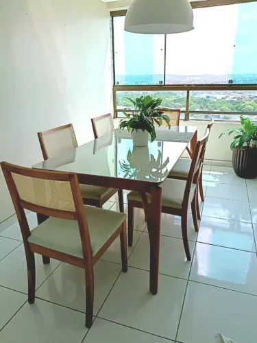 Mesa Madeira Tampo de Vidro e 6 Cadeiras Tela Rattan
