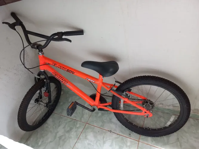 Vende-se uma bicicleta infantil 