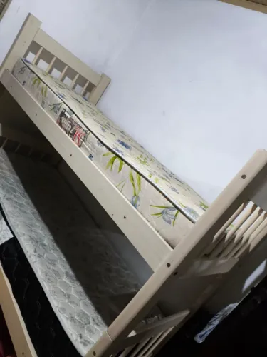 Beliche com dois colchões