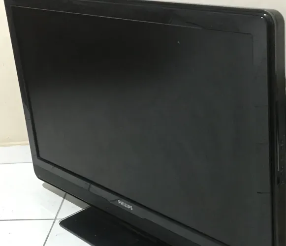 TV Philips 42 LCD (Modelo 42PFL3403) - Com Detalhe / Para Conserto ou Peças