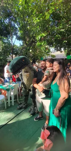 Personagem vivo dinossauro 