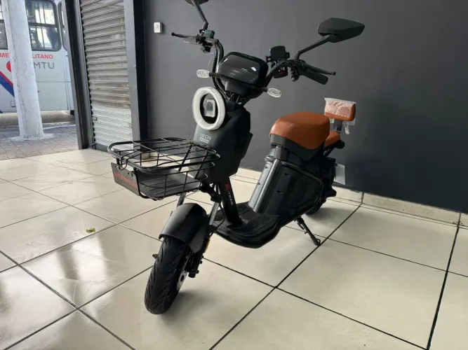 SCOOTER ELÉTRICA DUOS E-TREK, 0 km, 1000W