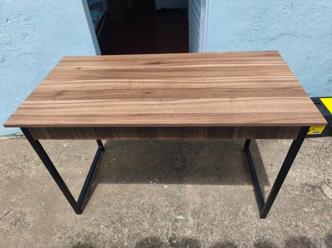Mesa industrial 120x60 aço Metalon, MDF