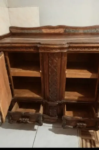 Cômoda vintage de madeira maciça 