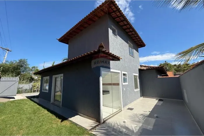 Casa à Venda em Condomínio na Praia Rasa, Búzios/RJ | 3 Suítes | Possui RGI e Apta para Fi