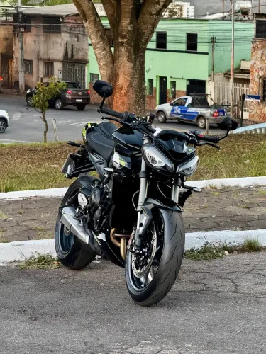 TRIUMPH STREET TRIPLE 765 RS 2026.