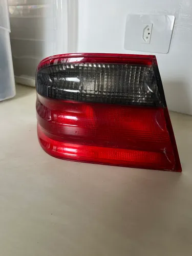 Lanterna traseira esquerda original Mercedes-Benz Classe E W210 fumê