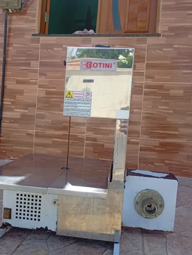 Serra fita com moedo de carne moída nova 