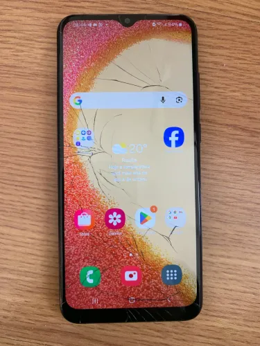 Celular Galaxy A04e usado
