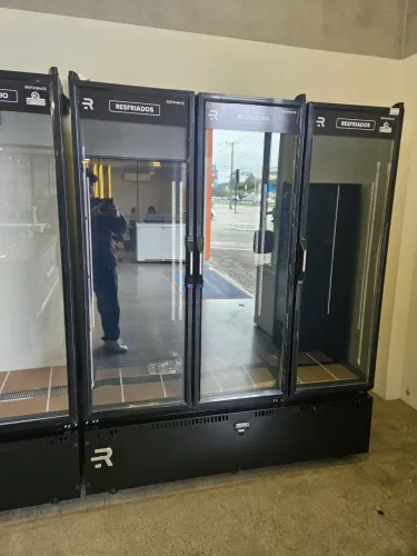 geladeira expositora de 3 portas full black - pronta entrega