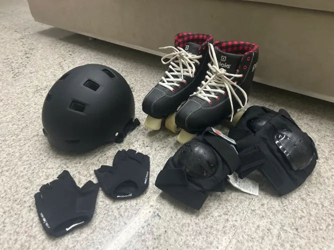 PROMOÇÃO: Patins POP ONE tamanho 35/36 quatro rodas + kit completo de proteção.