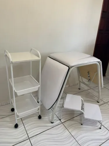 Maca e carrinho de alciliar e escada