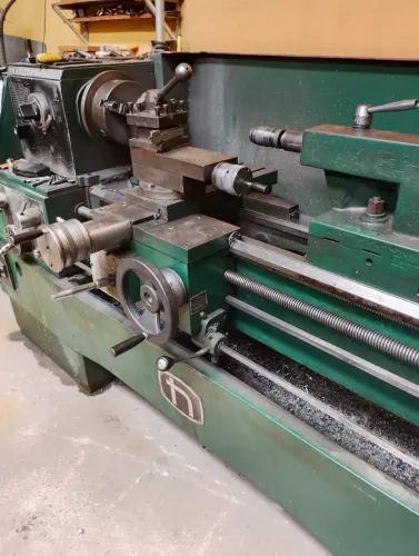 Torno mecânico Nardini conservado
