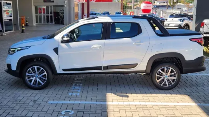 Fiat Strada Volcano 1.3 Flex 8V CD 2026