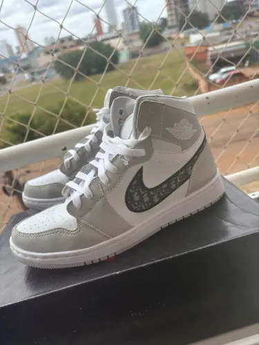 Tênis Jordan número 37