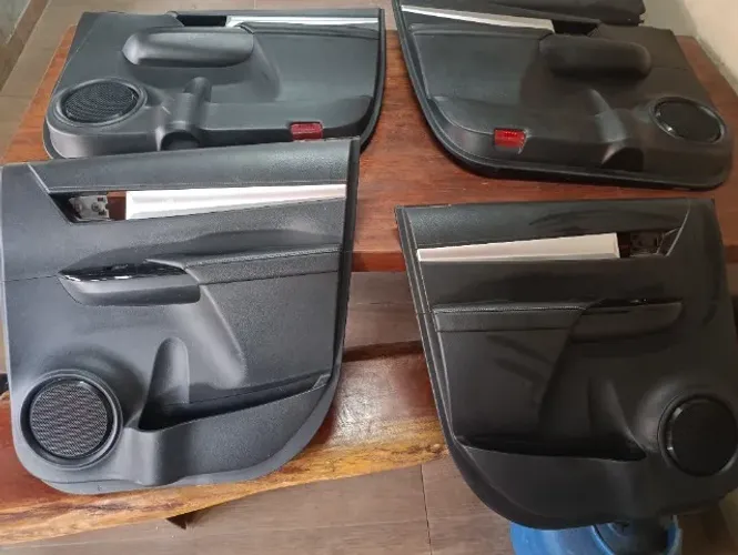 Vendo jogo de forro de porta Hilux 2016 a 2022
