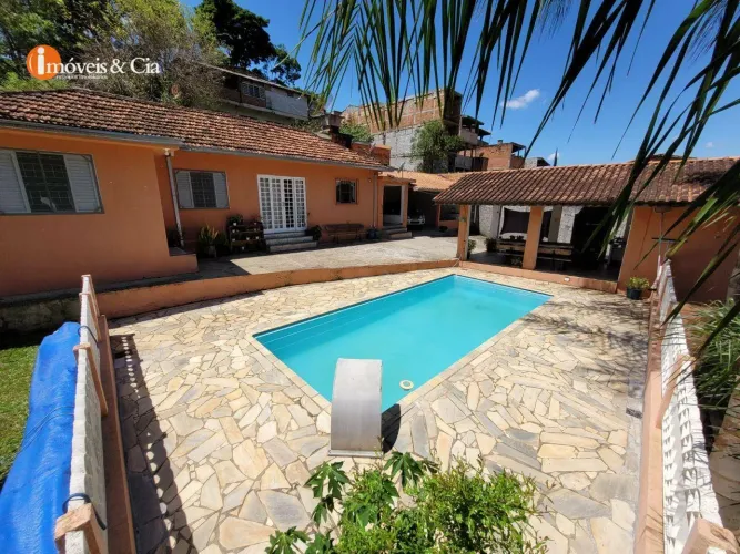 Linda Chácara com Piscina e Edícula à Venda no Jardim Imperial