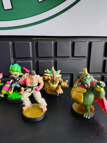 Lote com 16 Amiibos