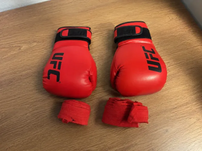 Kit Boxe UFC - Luvas + Bandagens Vermelhas - Ótimo Estado