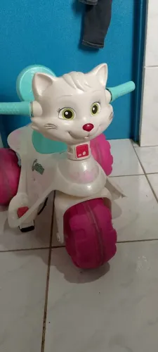Triciclo infantil Bandeirantes elétrico com bateria