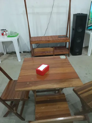 Rack.mais 4 jogos de mesas e cadeira
