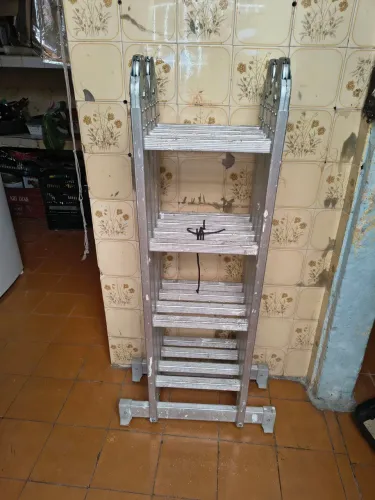Escada multifuncional 4x4 em aluminio