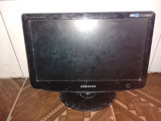 Monitor da Samsung 16 polegadas funcionando