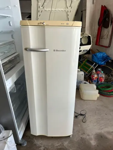 Vendo geladeira RE 28