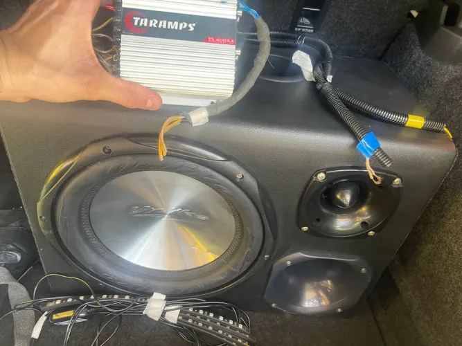 Kit som automotivo Caixa TRIO 12? UNLIKE + módulo taramps TE 400x4