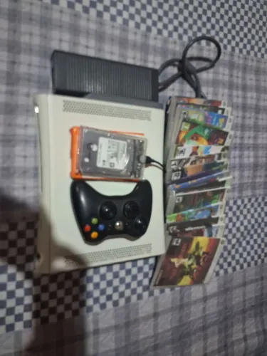 XBOX 360 DESBLOQUEADO COM CONTROLE ORIGINAL HD 500 GIGAS LOTADO DE JOGOS GARANTIA..