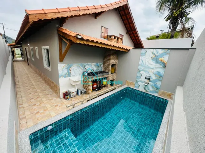 Casa nova com piscina , com churrasqueira , ótima oportunidade , Mongaguá.
