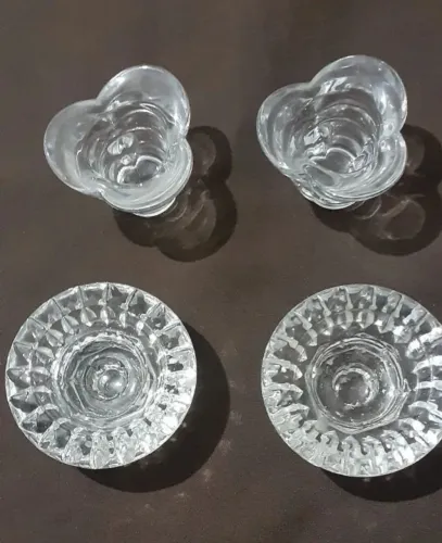 4 CASTIÇAIS EM VIDRO CANELADO VINTAGE