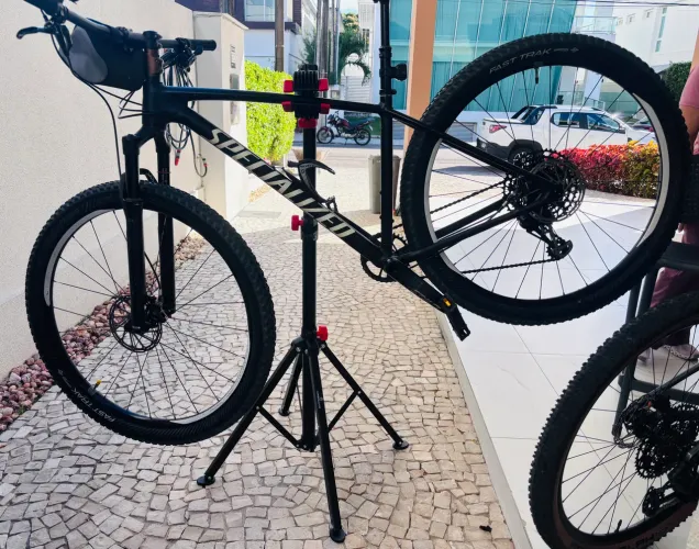 Suporte móvel manutenção bike