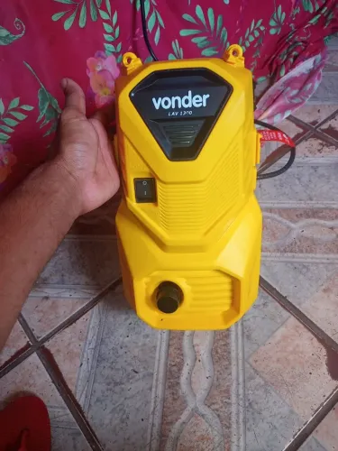 Vendo uma lavadora de alta pressão funcionando perfeitamente