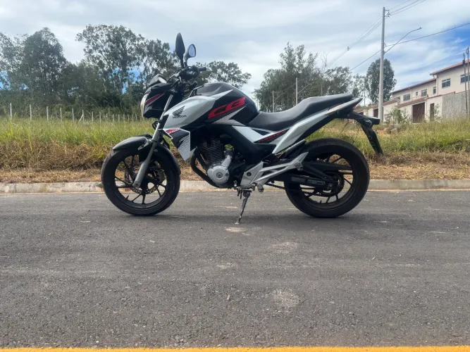 Vendo moto CB TWISTER 250, segundo dono, moto em excelente estado