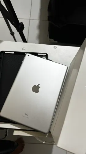 iPad 9 muito novo e bem cuidado (único dono)