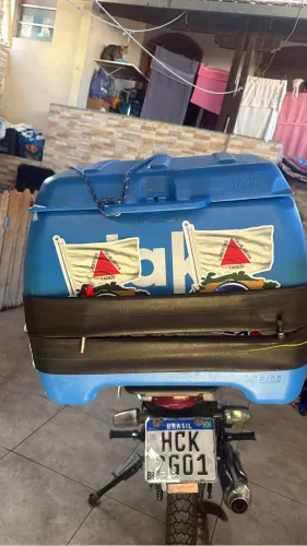 Baú para moto com suporte