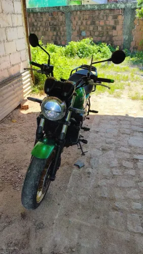 Kawasaki z650 RS muito nava